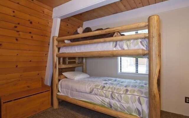 Kaley Vacation Rental Cabin by RedAwning