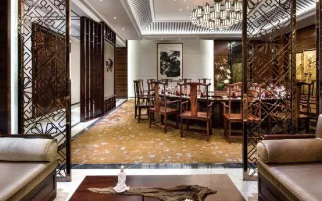 Vienna International Hotel (Jiangmen Hetang Zhongjia Plaza Store)