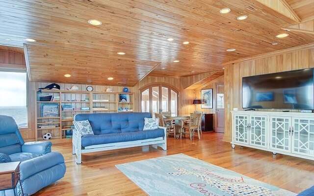 The Boat - 8 Br Home