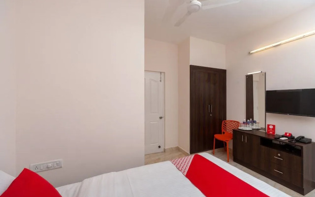 OYO 24641 Tulip Residence