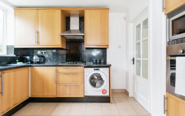Modern 3 Bed Home Solihull Centre