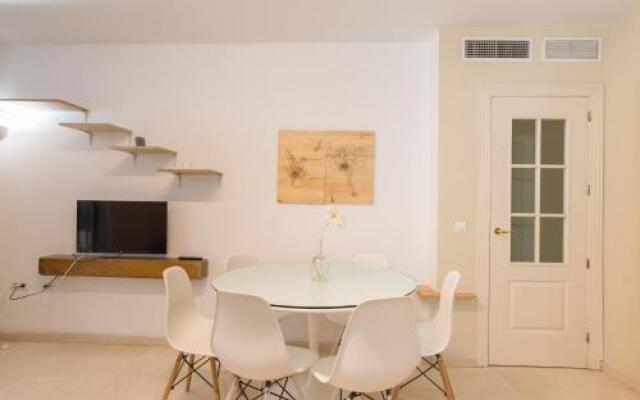 Gr0-Quiet Apartment, Private Backyard, Walk To Old Town