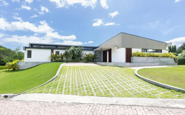 Villa Futura by Acomodo