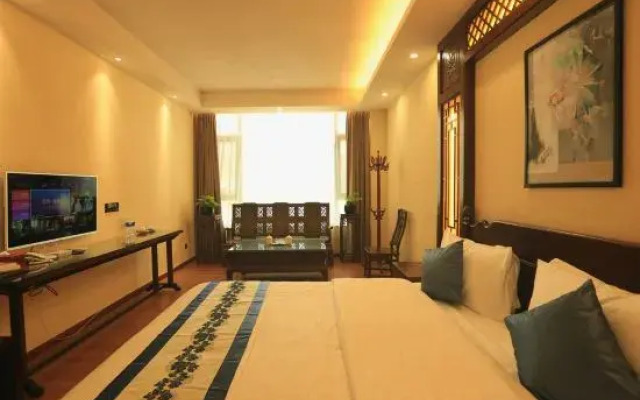 Baoshan Jiahu Hotel