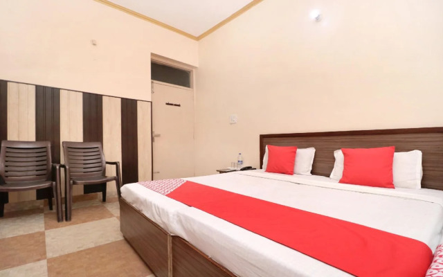 Oyo 27893 Sita Niwas Parking