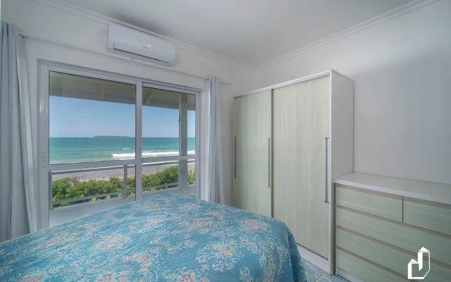 Duplex frente ao mar com 02 suítes climatizadas