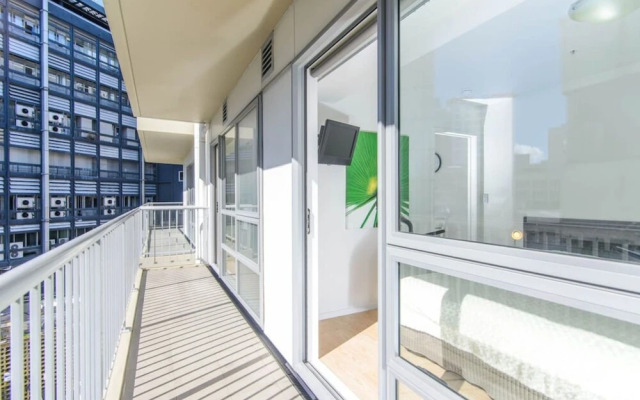 Modern 2 Bedroom Apartment in the CBD