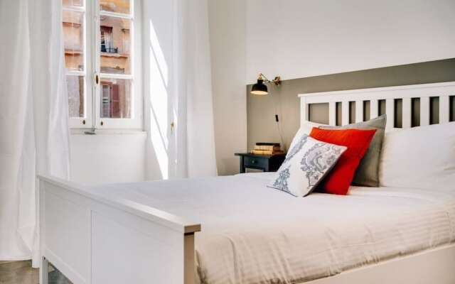 Lovely Renovated Flat/4guests/exclusive Location!