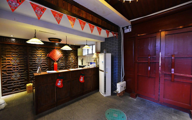 Beijing Happy Dragon Courtyard