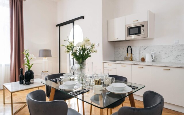 Luna Apartment - LoftAffair