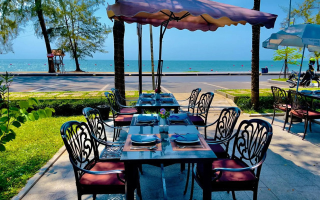 Sea Breeze Resort