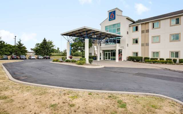 Motel 6 Brampton, ON - Toronto