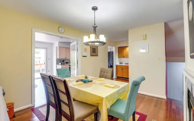Close to Hospital & Dulles: Herndon Townhome