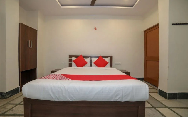 Super Deluxe Guest House by OYO Rooms