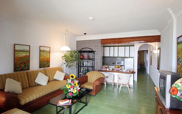 Perla Marina Hotel & Apartamentos