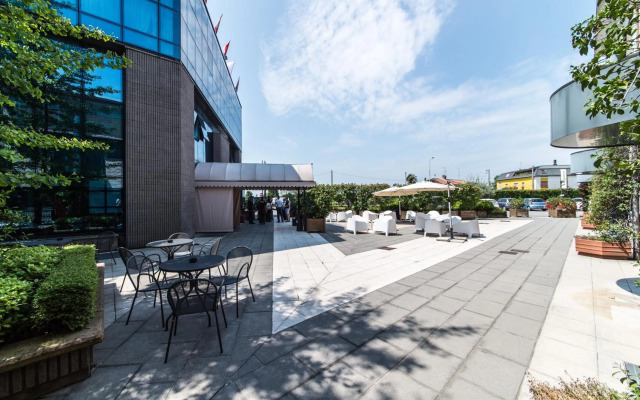 Airport Hotel