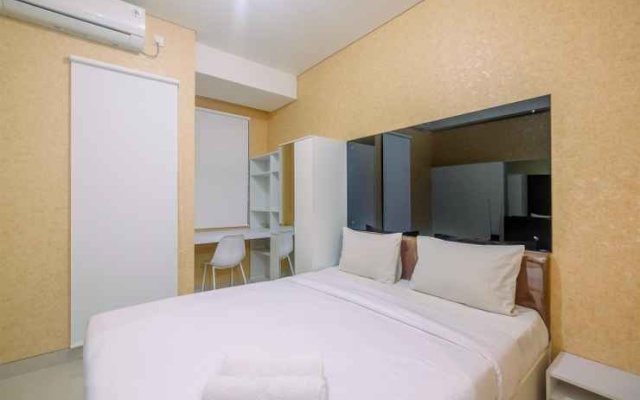Comfort Living and Homey Studio Apartment Transpark Cibubur By Travelio – Guest Rooms – Depok