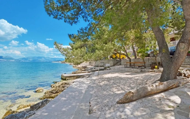 Žana - Close to Beach - A2 Mali