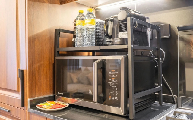 Extravagant Studio Stay for 2 in JVC