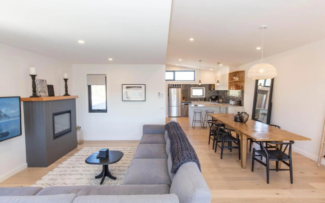 Spuren 4 of 2 Echidna Place East Jindabyne