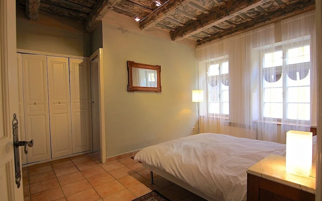 1 Bed Flat - Sleeps 4 - Balcony - Wifi