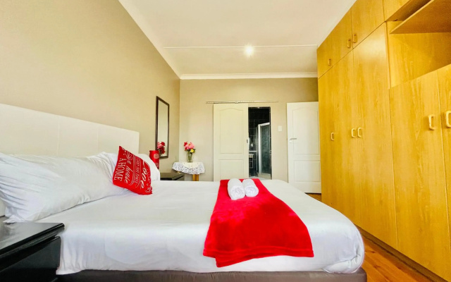 Entire House in Beacon Bay - Golden Location