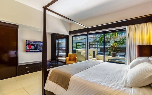 Beachfront! Luxury! 2 BR, W/ Plunge Pool. Paradise