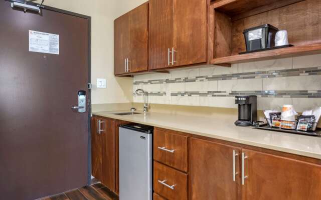 Comfort Suites