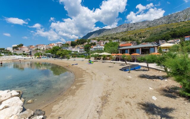 Nice Apartment in Duce With Wifi and 2 Bedrooms