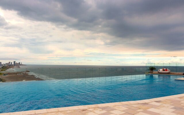 Moderno Edificio Sobre la Playa - Luxury