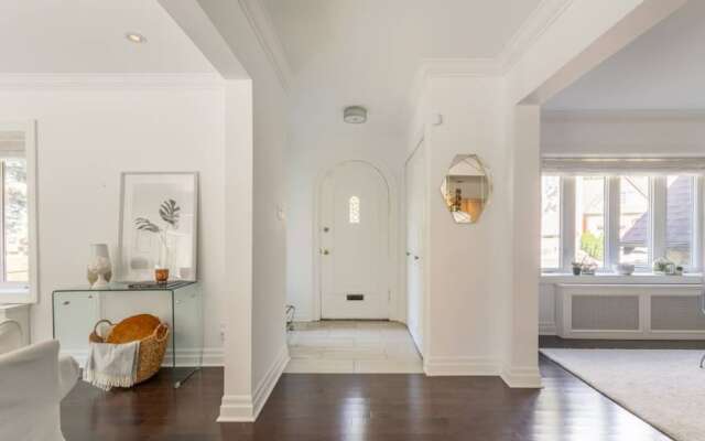 Designer Luxury 5 Bedroom Family Home