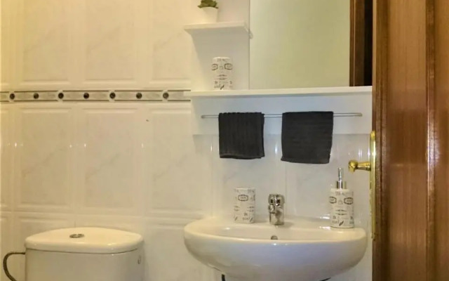 Bright spacious apartment, 2 min walk from beach