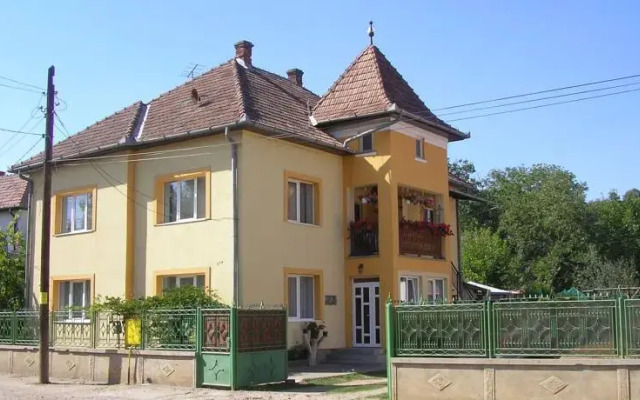 Gyongyvirag Vendeghaz