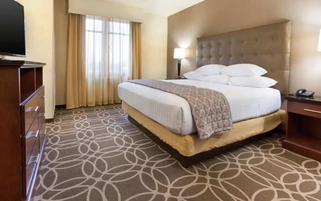 Drury Inn & Suites Louisville North