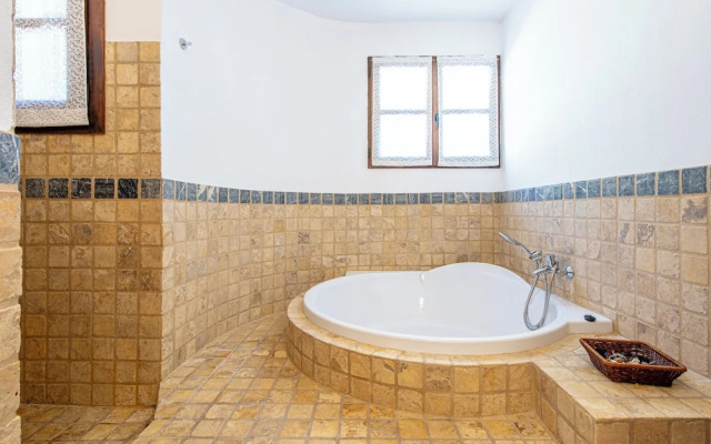 San Josep 6-bed Villa, Sleeps 14, Pool & Sea View