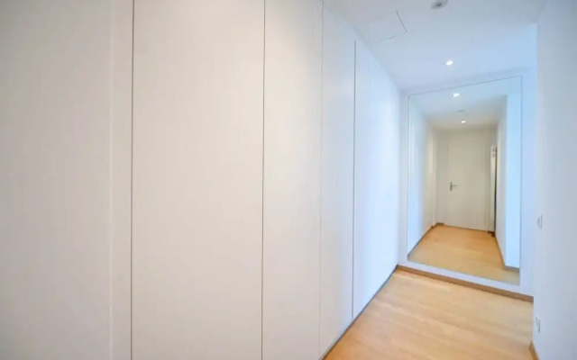 One & Only Lake View Apartment