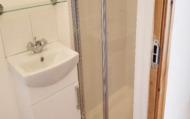 Holmbury Gardens B&B