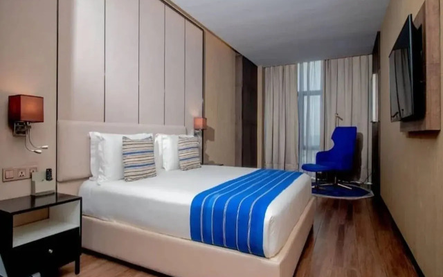 Paradise Hotel