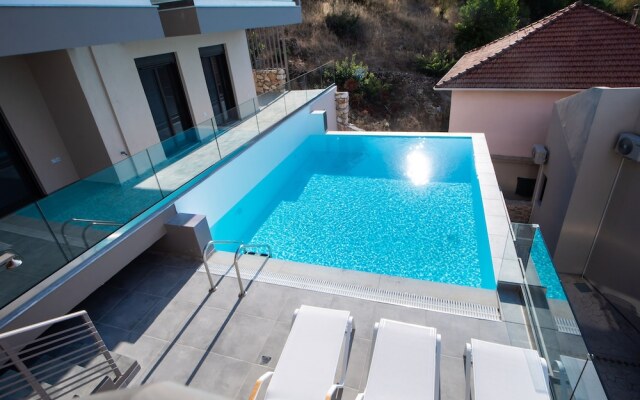 Halcyon Deluxe Maisonettes Sea View