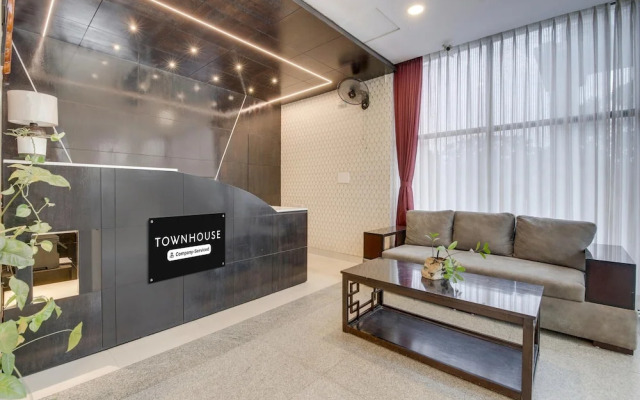 Cosy Stays at HBR Layout