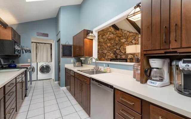 Cedar Upper Luxury Vacation  At Windcliff 3 Bedroom Home by RedAwning