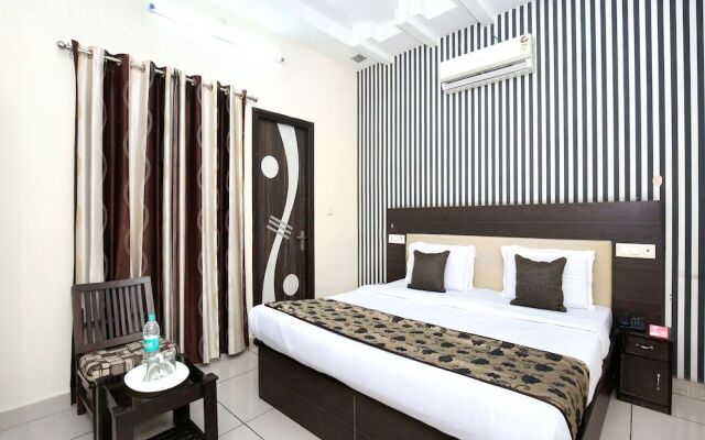 OYO 11844 Silver Star