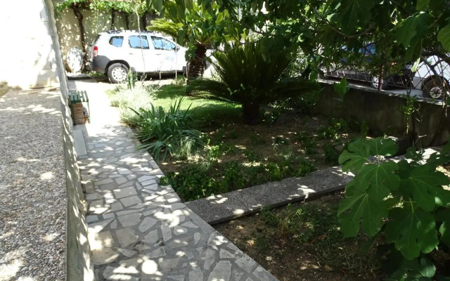 Job studio apartments