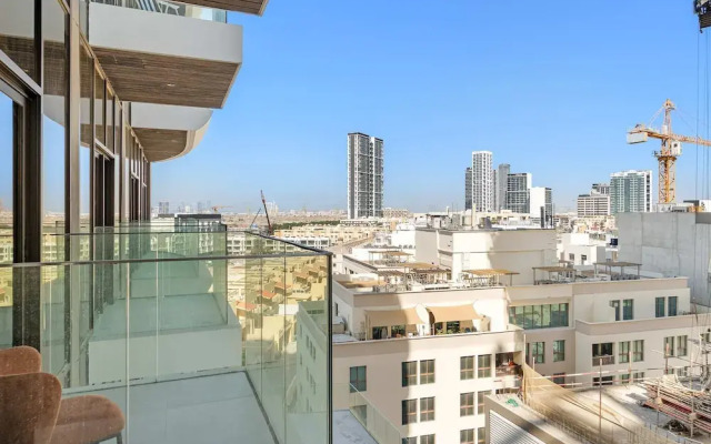 High-end Studio With Rooftop Pool and gym