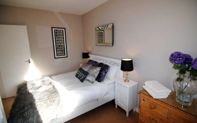 The Courtyard, Windsor, 2 Beds