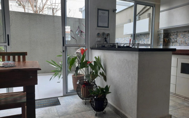 Charmosa casa em condominio com quintal