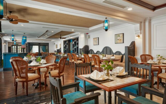 Manoir Des Arts Hotel