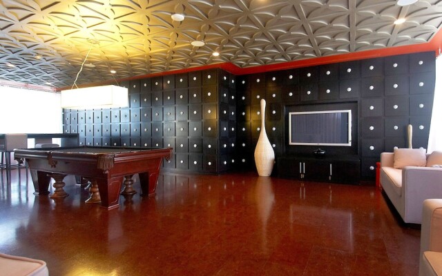 WhiteHall Suites- Yorkville