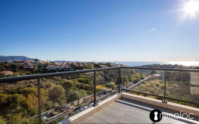 Apartment with swimming pool and garage in a standing residence