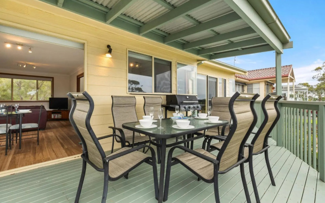 Big Family Home with Big Backyard and Big Views of Jervis Bay – Balcony – Vincentia